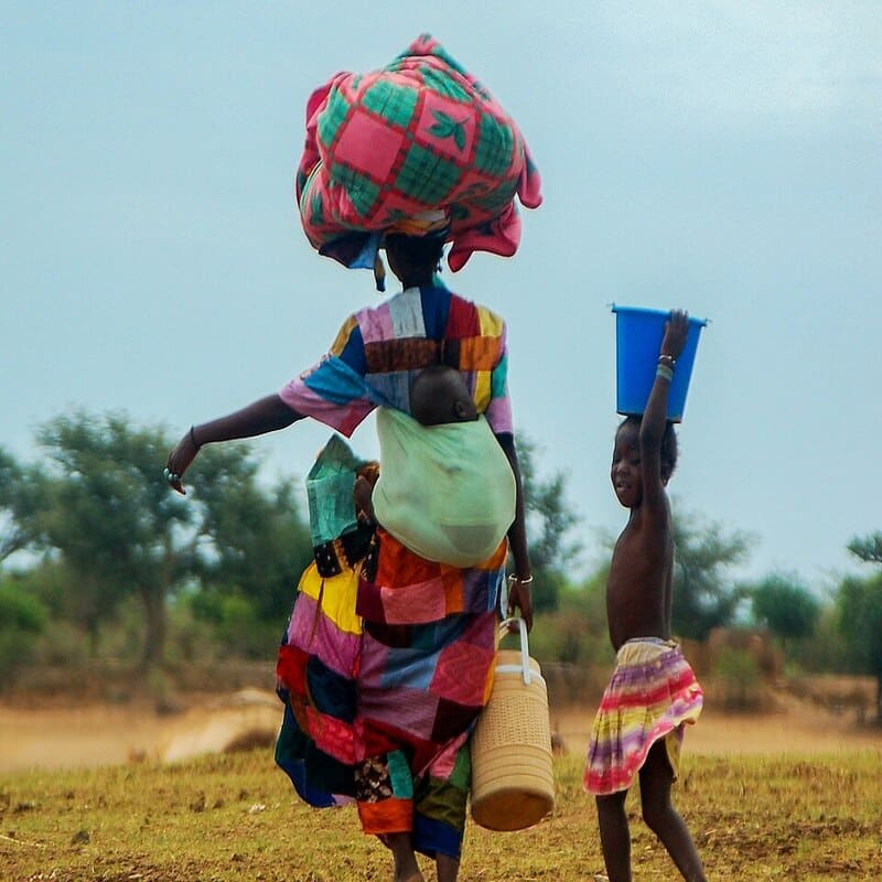 Les femmes de Djenné et leurs enfants.