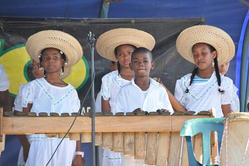 marimba en Afrique précoloniale et en Colombie. 